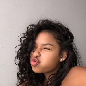 Meet your Posher, Naisha